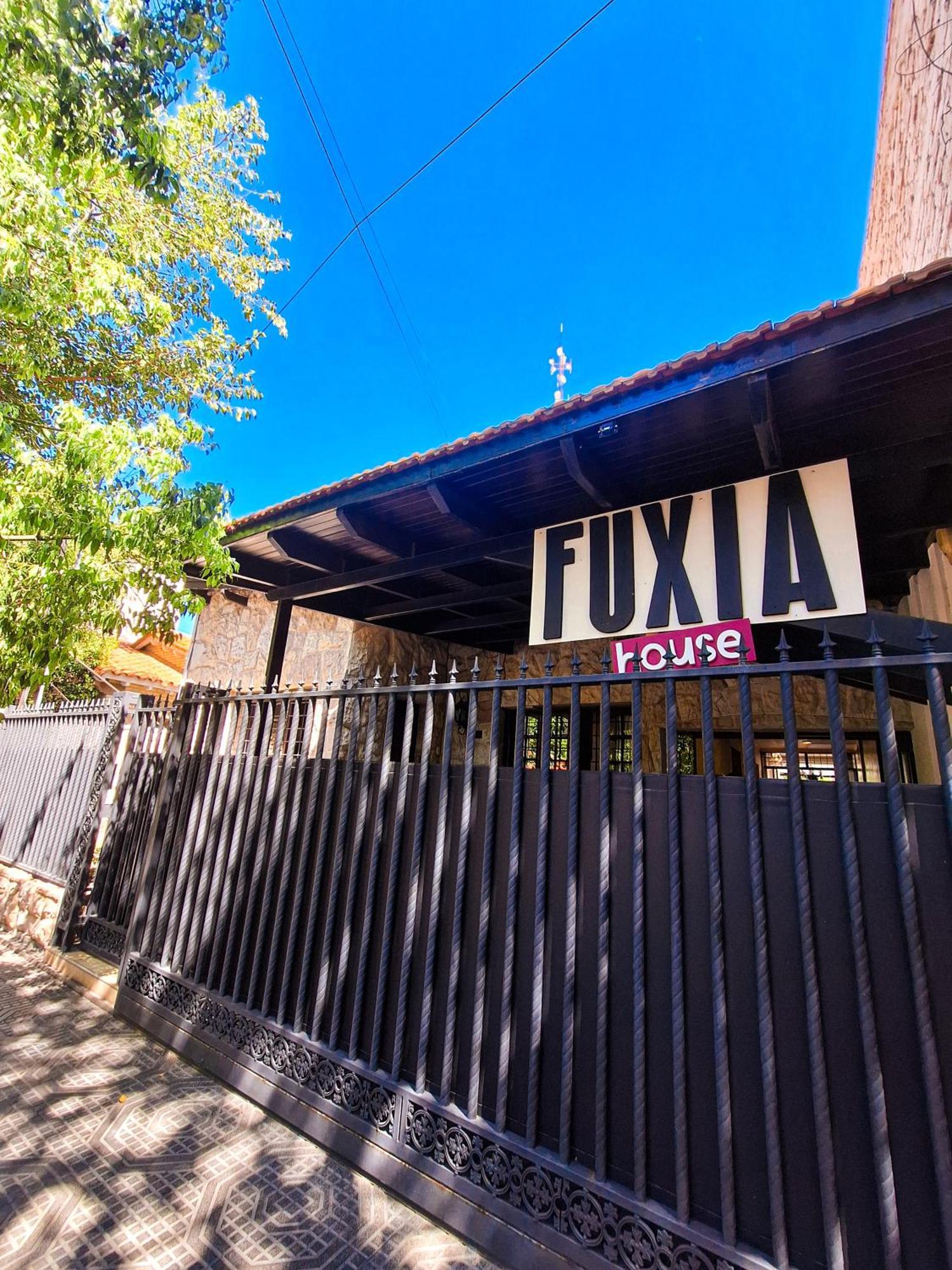 Fuxia House Hostel Mendoza Exterior photo